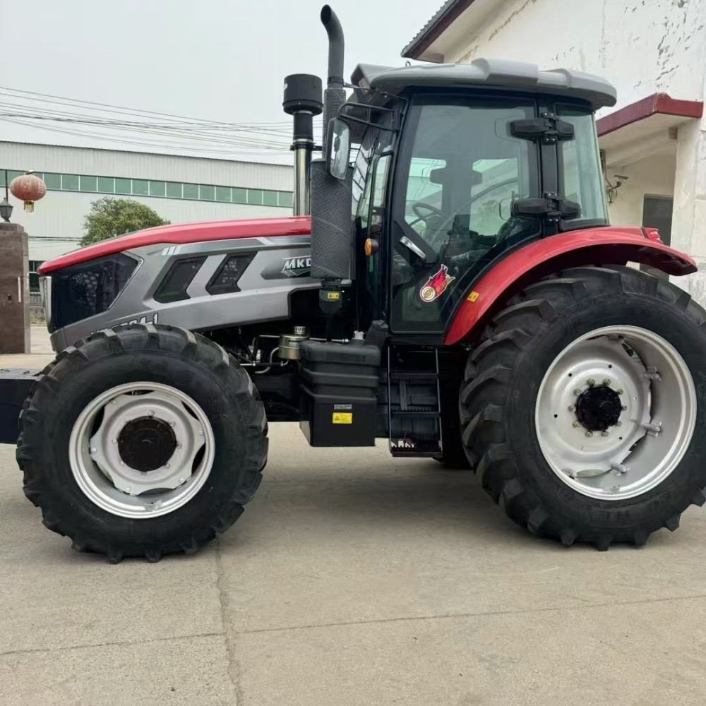 4 × 4 220 HP Large wheeled tractor
