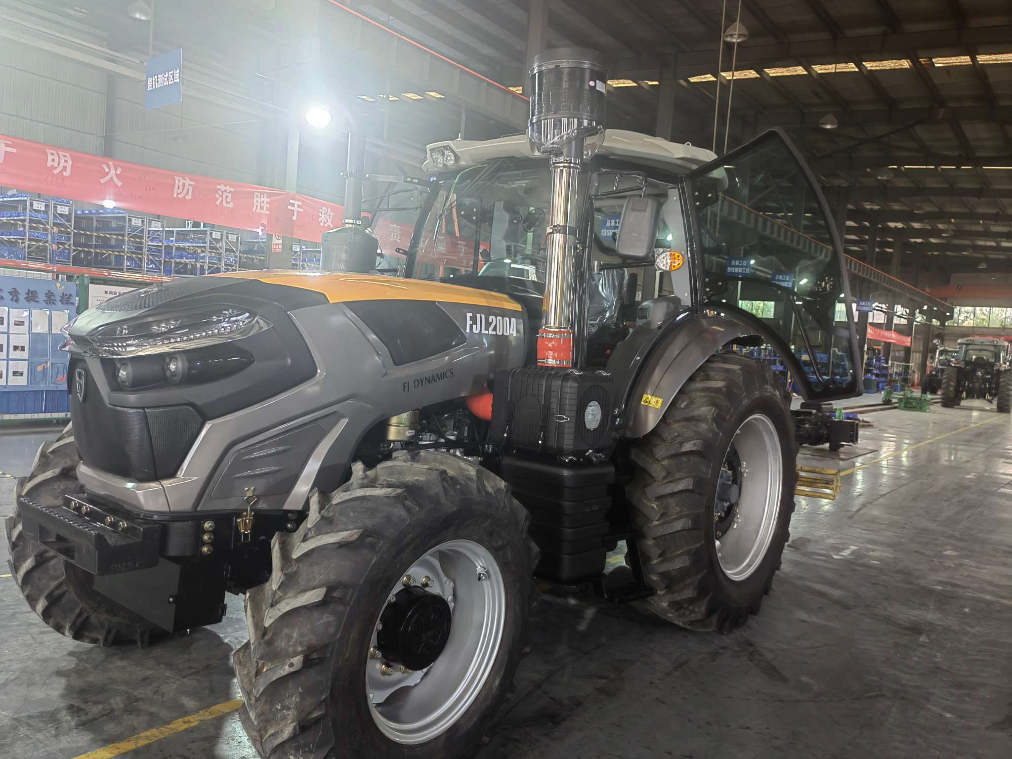 130HP 4 Large Tractors